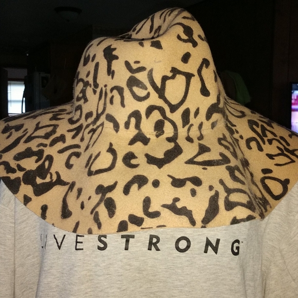 Leopard print wool hat - Picture 1 of 5